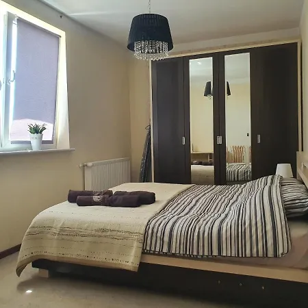 Apartament 3-Pokojowy 68 M , 250 Metrow Do Plazy ,Garaz Apartman *