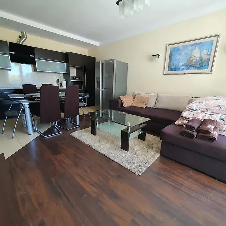 Apartament 3-Pokojowy 68 M , 250 Metrow Do Plazy ,Garaz Apartman