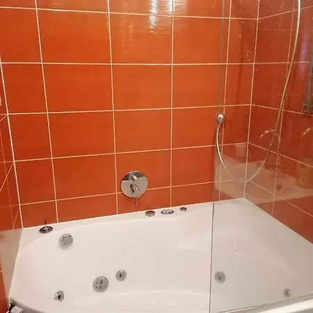 Apartament 3-Pokojowy 68 M , 250 Metrow Do Plazy ,Garaz Apartman